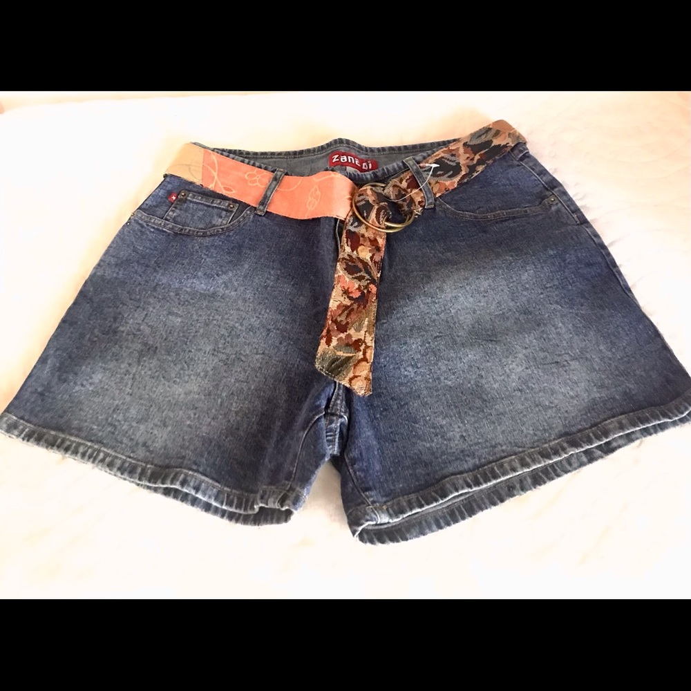 WOMENS DENIM SHORTS - SIZE 18 - UNWORN